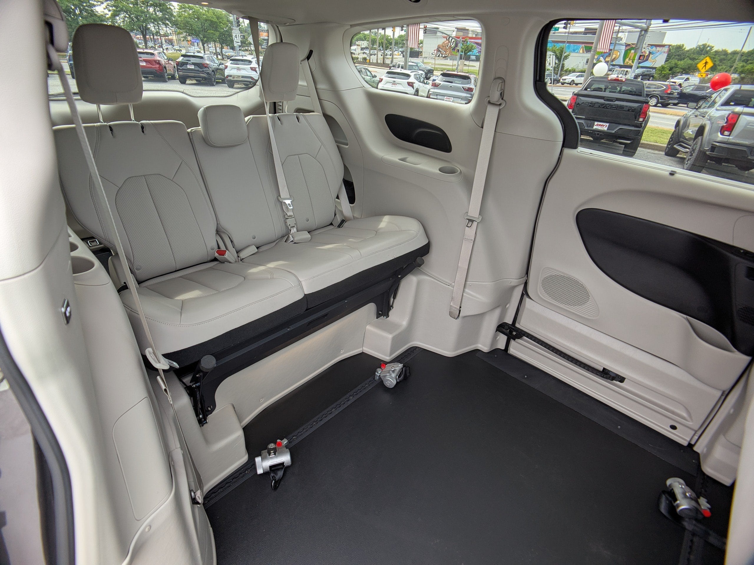 2021 Chrysler Voyager LXI