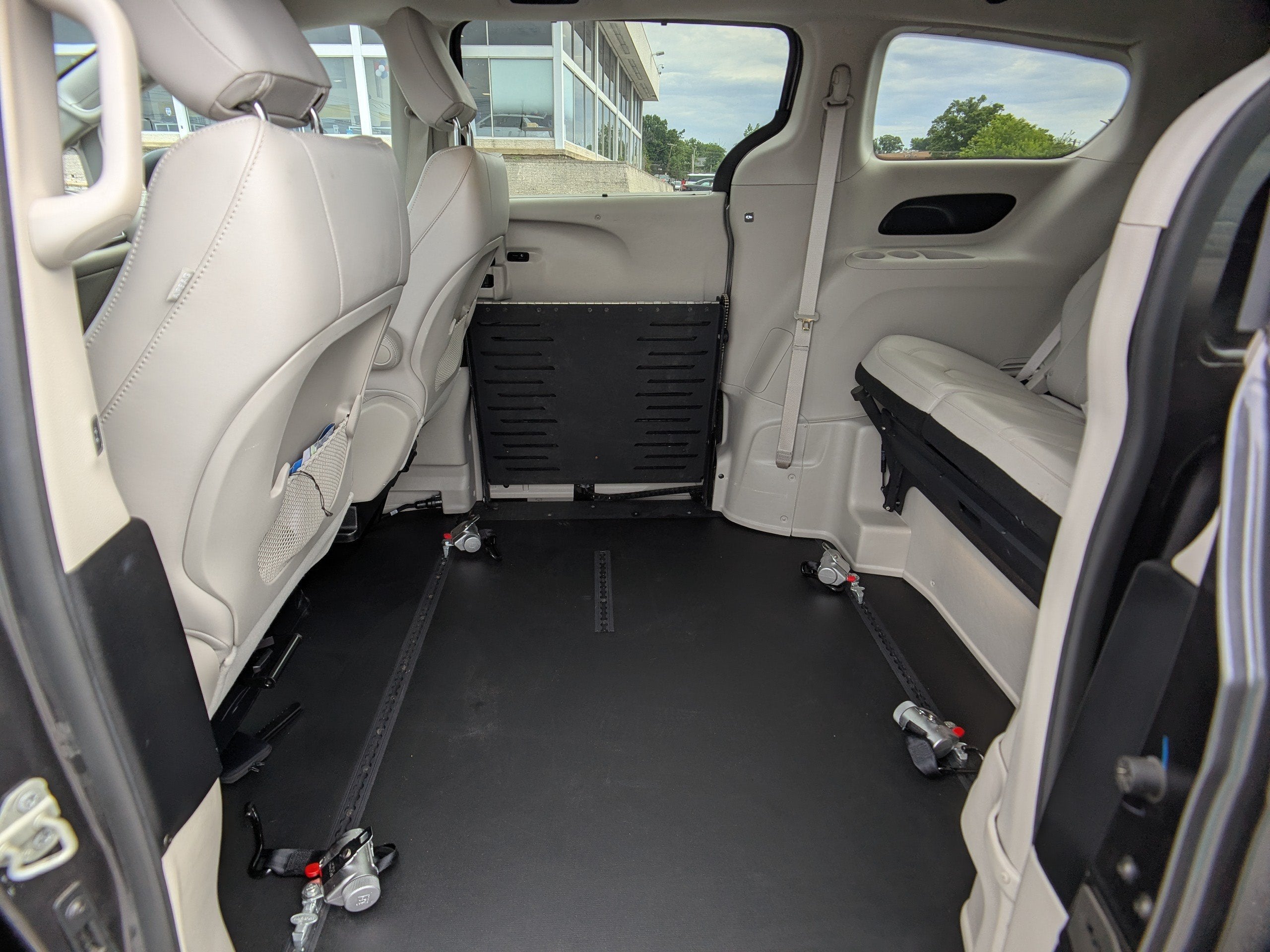 2021 Chrysler Voyager LXI