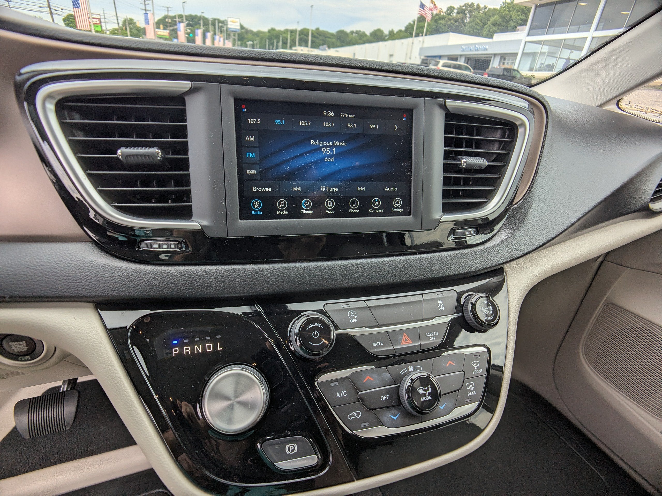 2021 Chrysler Voyager LXI