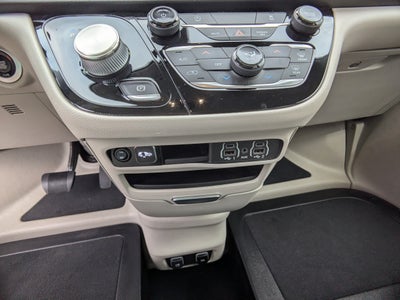 2021 Chrysler Voyager LXI