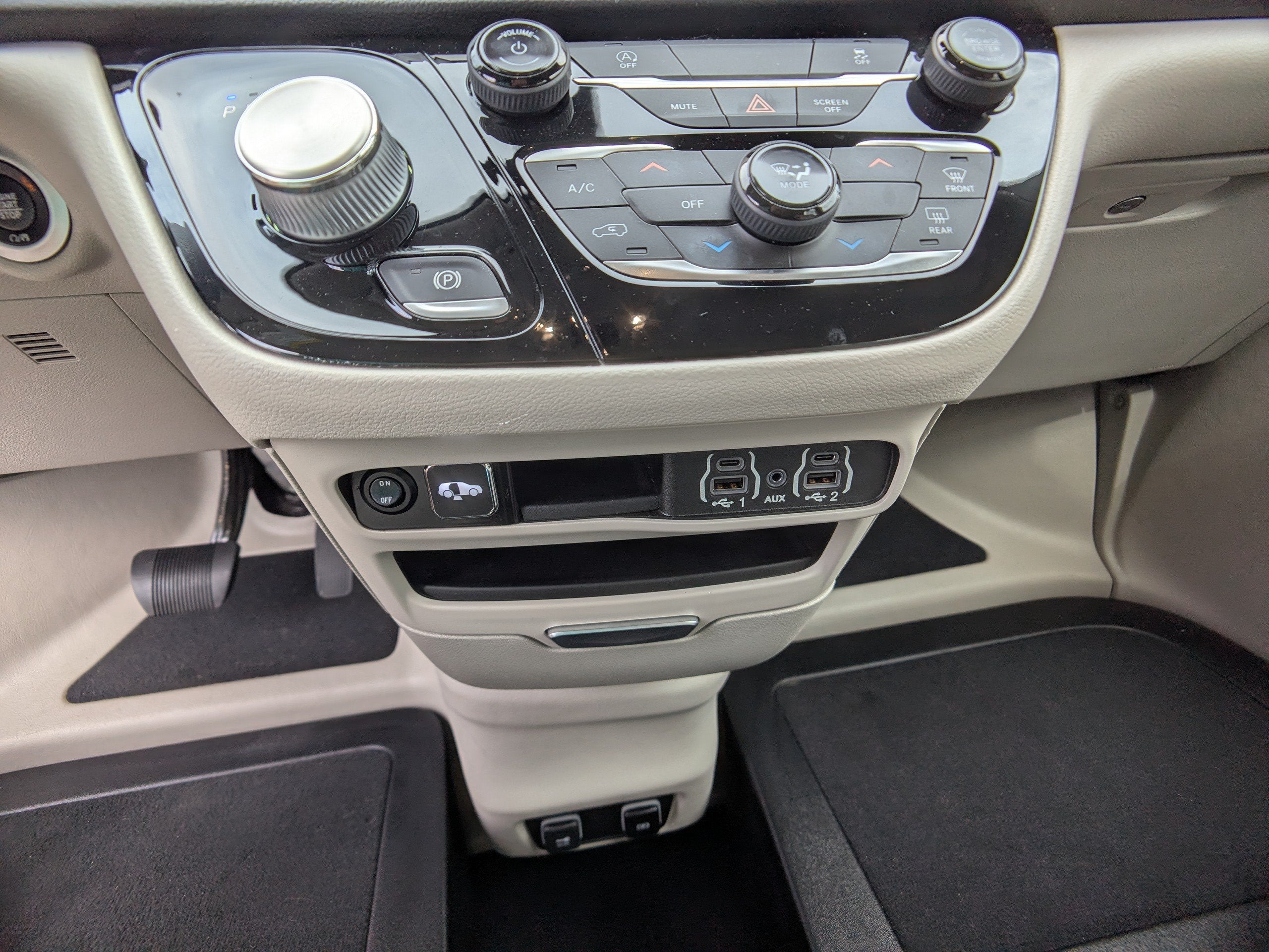 2021 Chrysler Voyager LXI