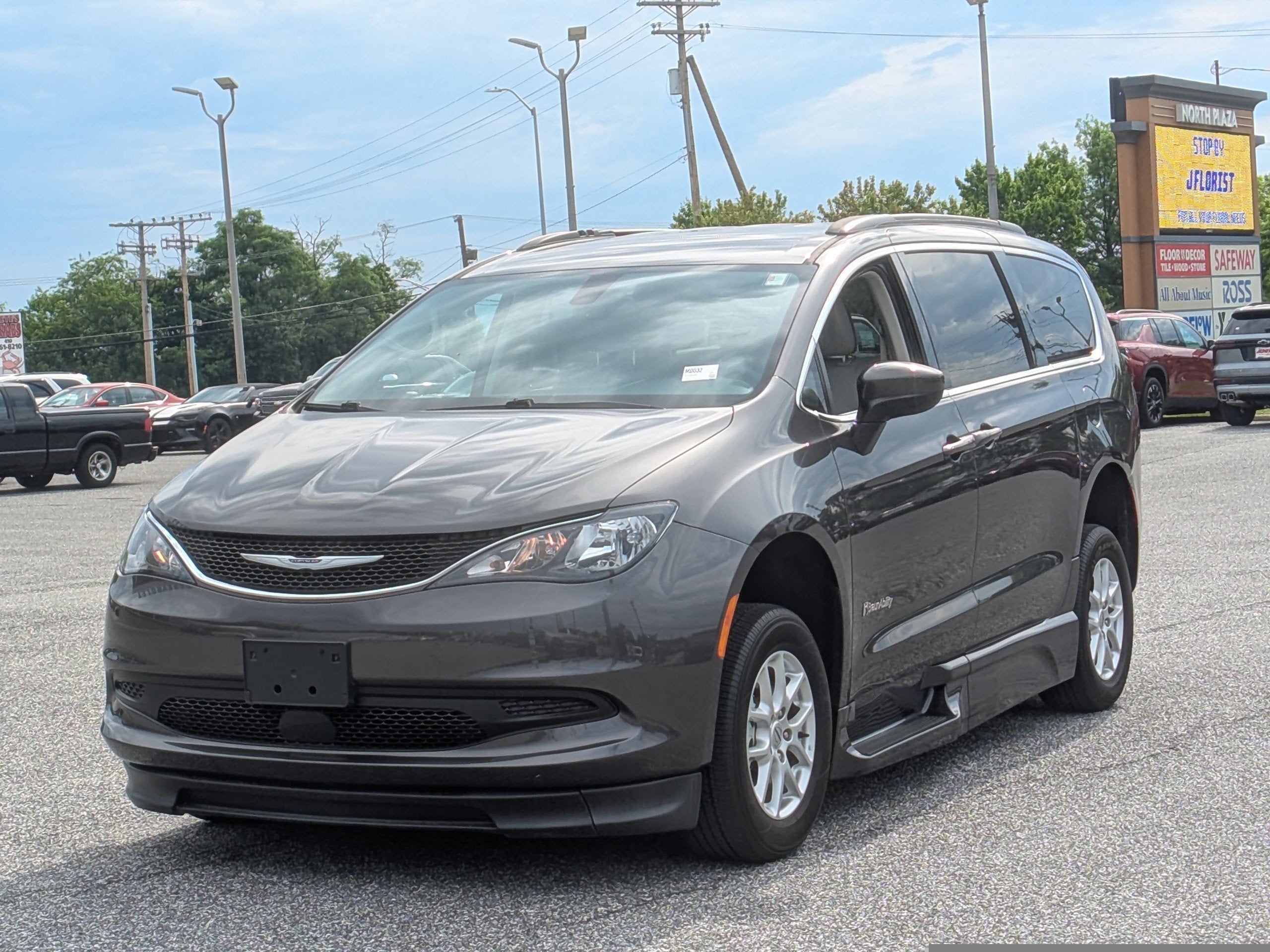 2021 Chrysler Voyager LXI