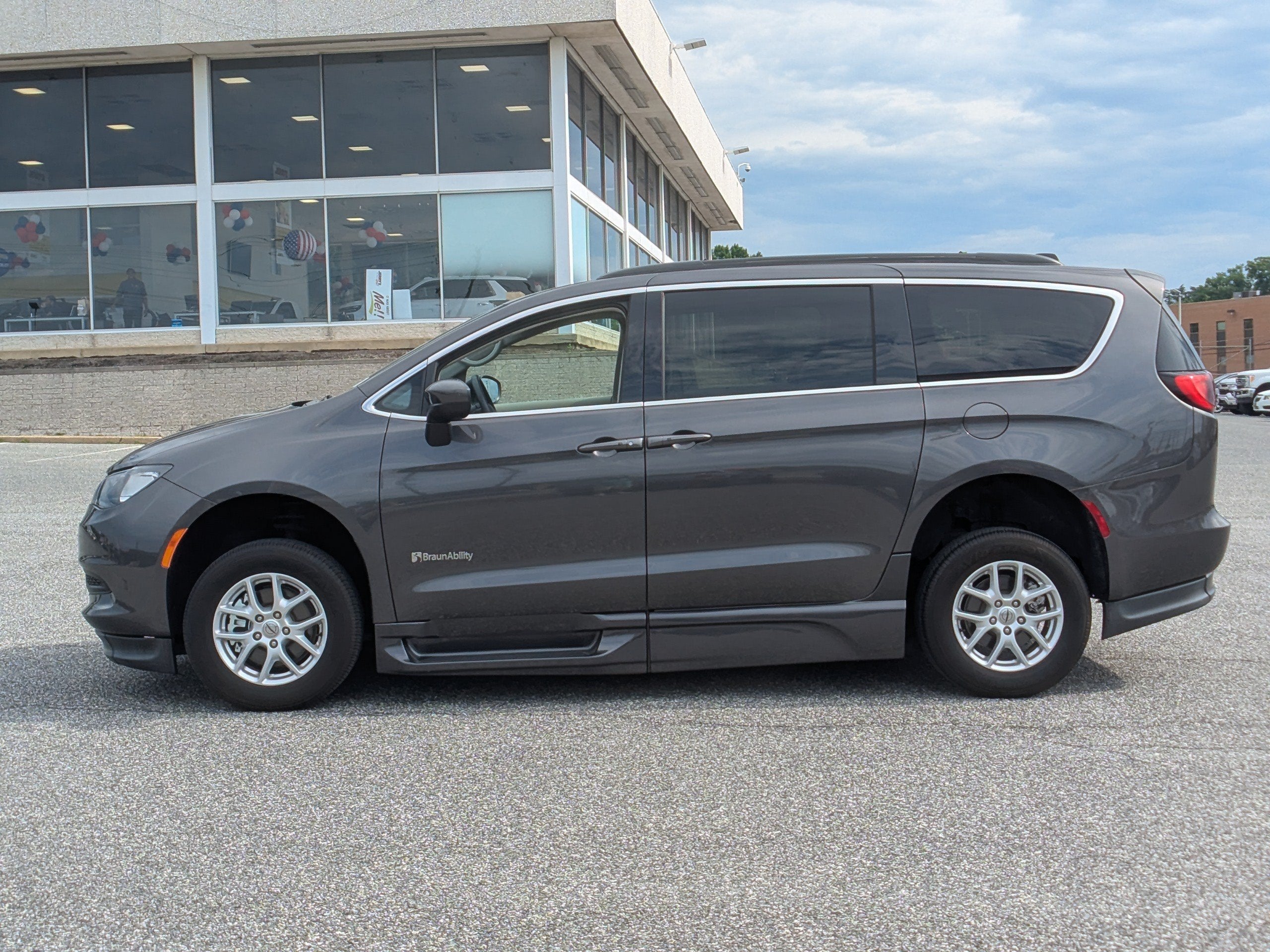 2021 Chrysler Voyager LXI