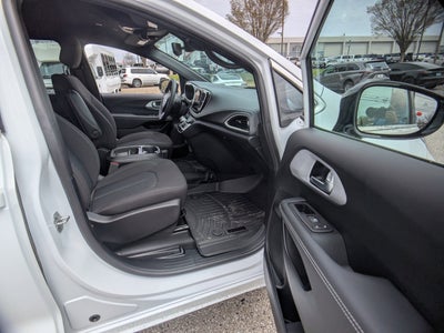 2024 Chrysler Pacifica Touring