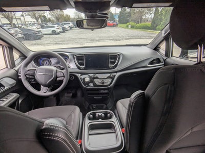 2024 Chrysler Pacifica Touring