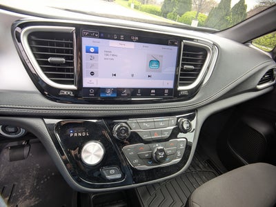 2024 Chrysler Pacifica Touring