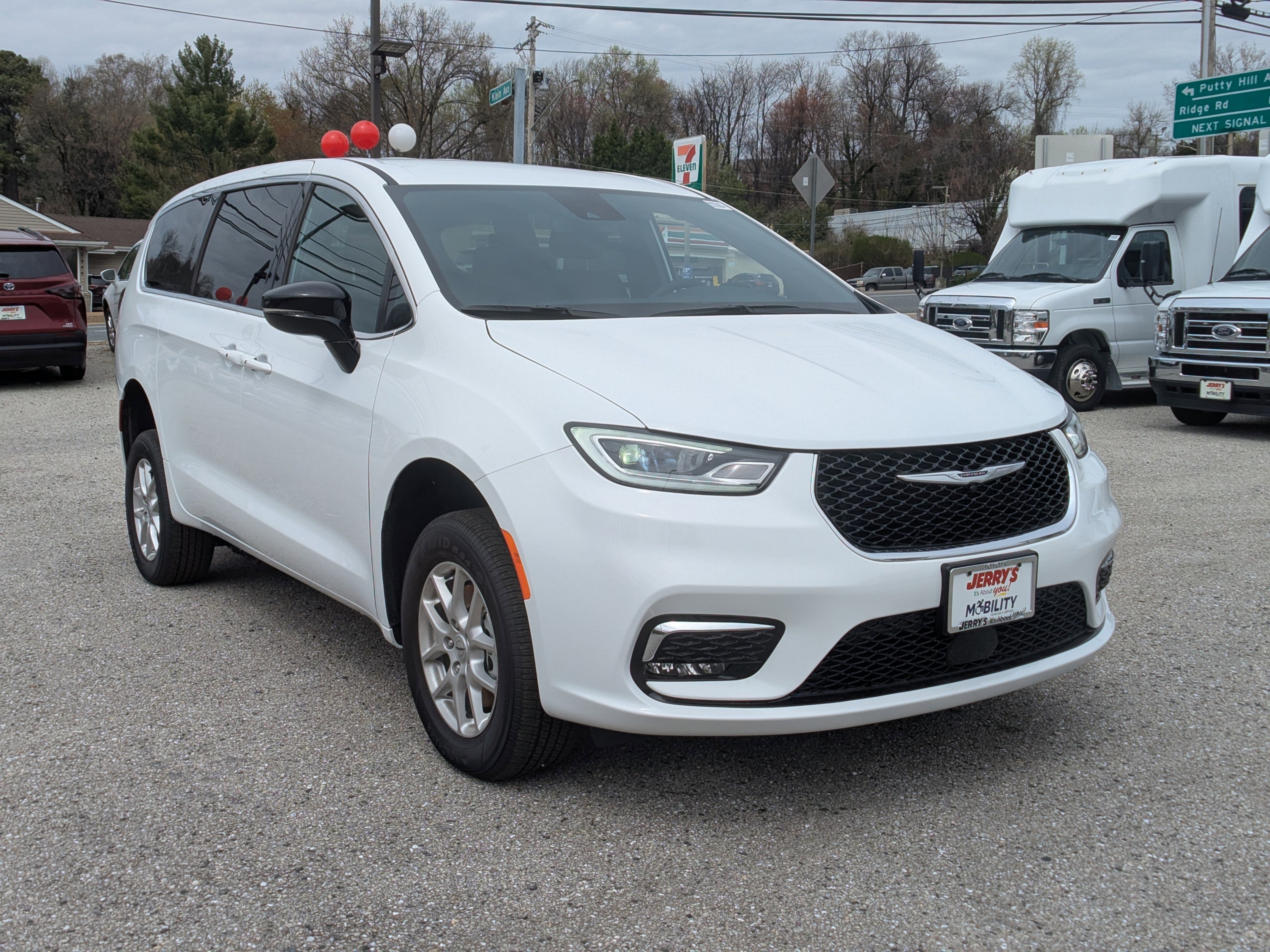 2024 Chrysler Pacifica Touring