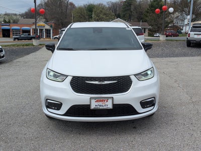 2024 Chrysler Pacifica Touring