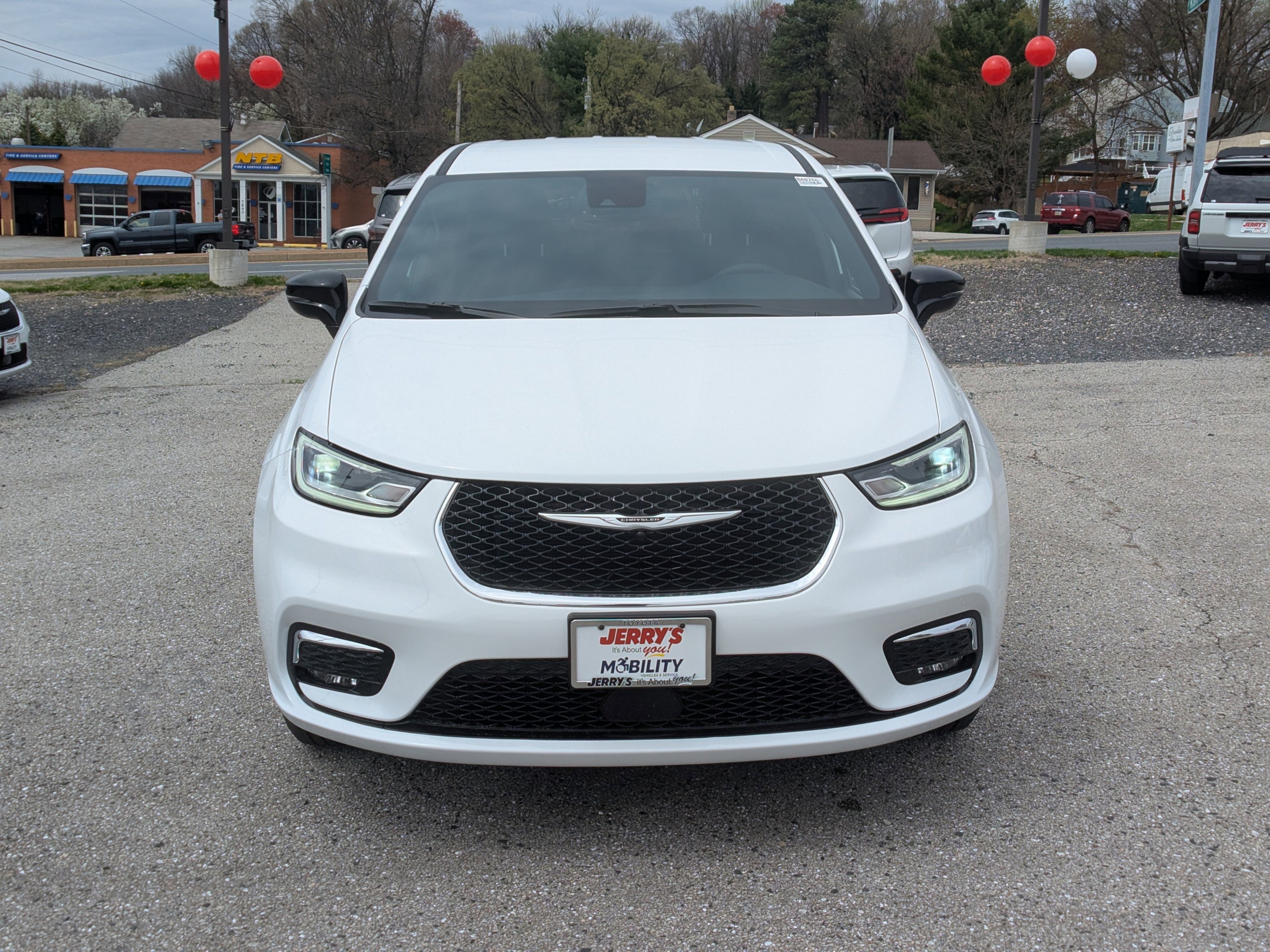 2024 Chrysler Pacifica Touring