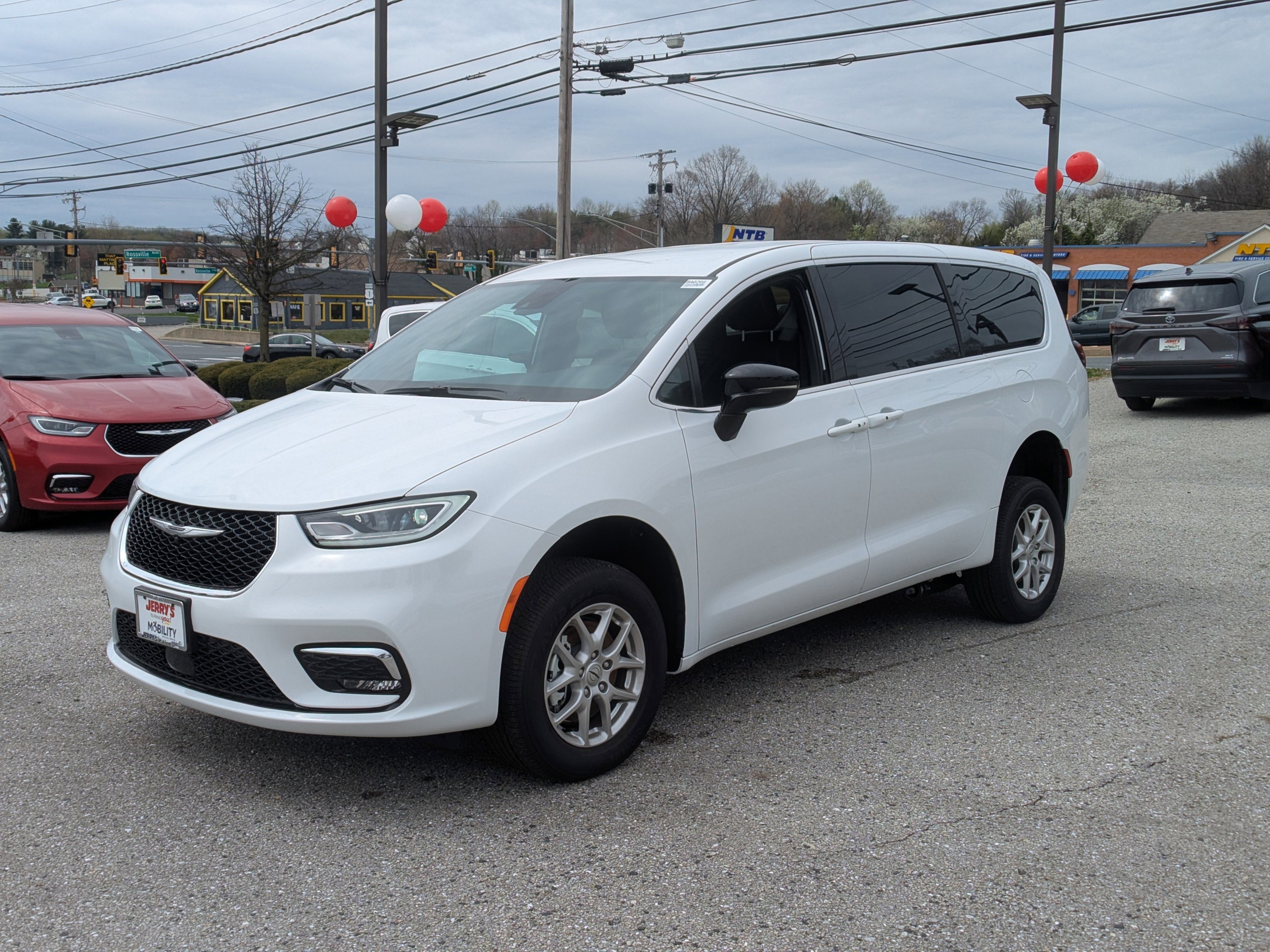 2024 Chrysler Pacifica Touring