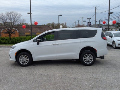 2024 Chrysler Pacifica Touring