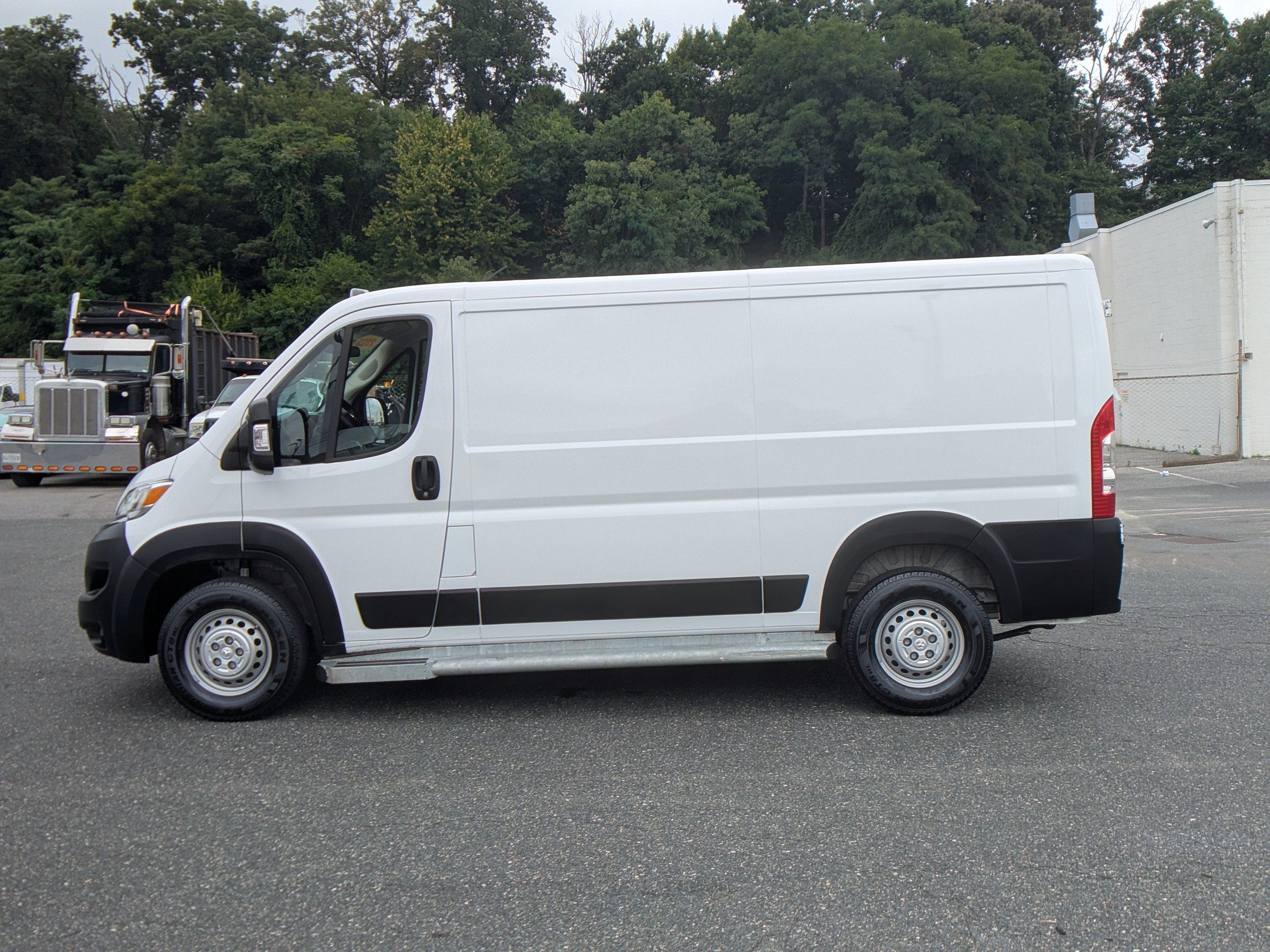 2025 RAM ProMaster Cargo Van Tradesman