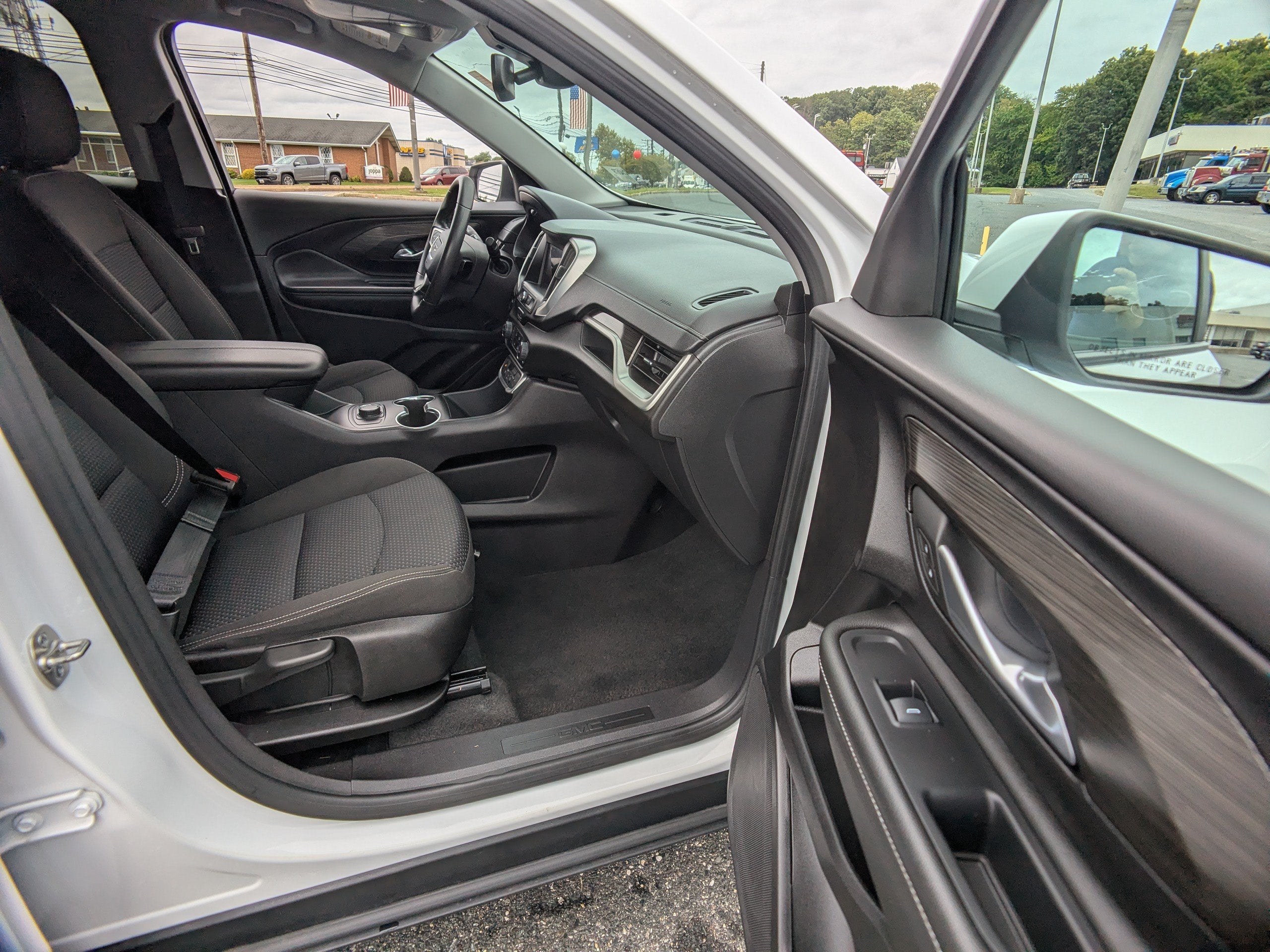 2024 GMC Terrain SLE - Photo 11