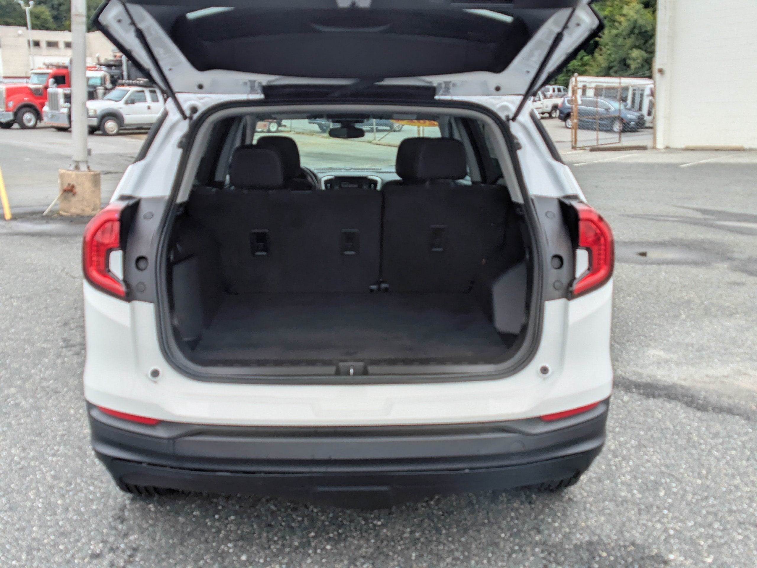 2024 GMC Terrain SLE - Photo 7