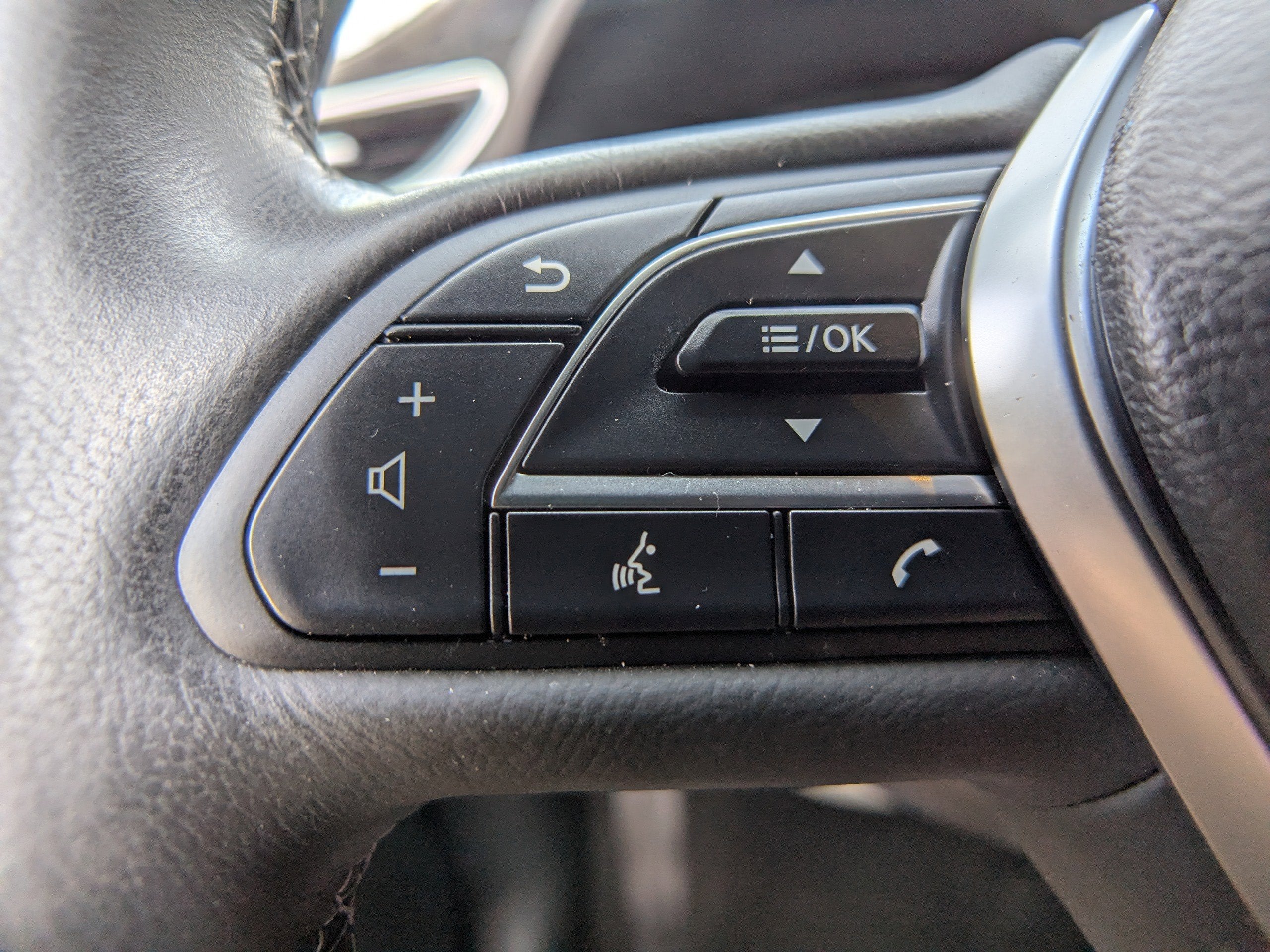 2023 INFINITI QX50 LUXE