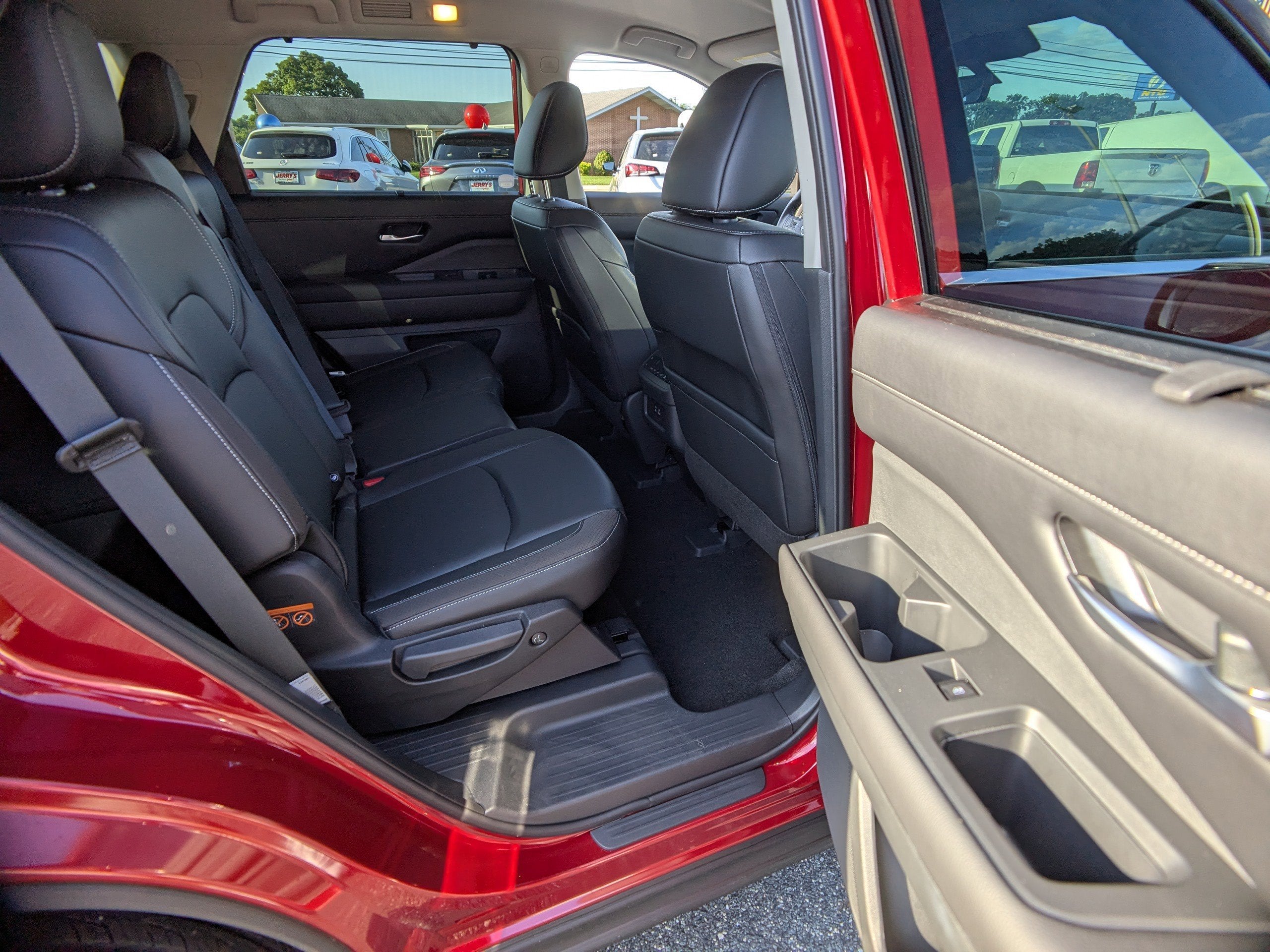 2023 Nissan Pathfinder SL