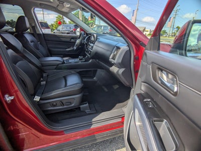 2023 Nissan Pathfinder SL 4WD