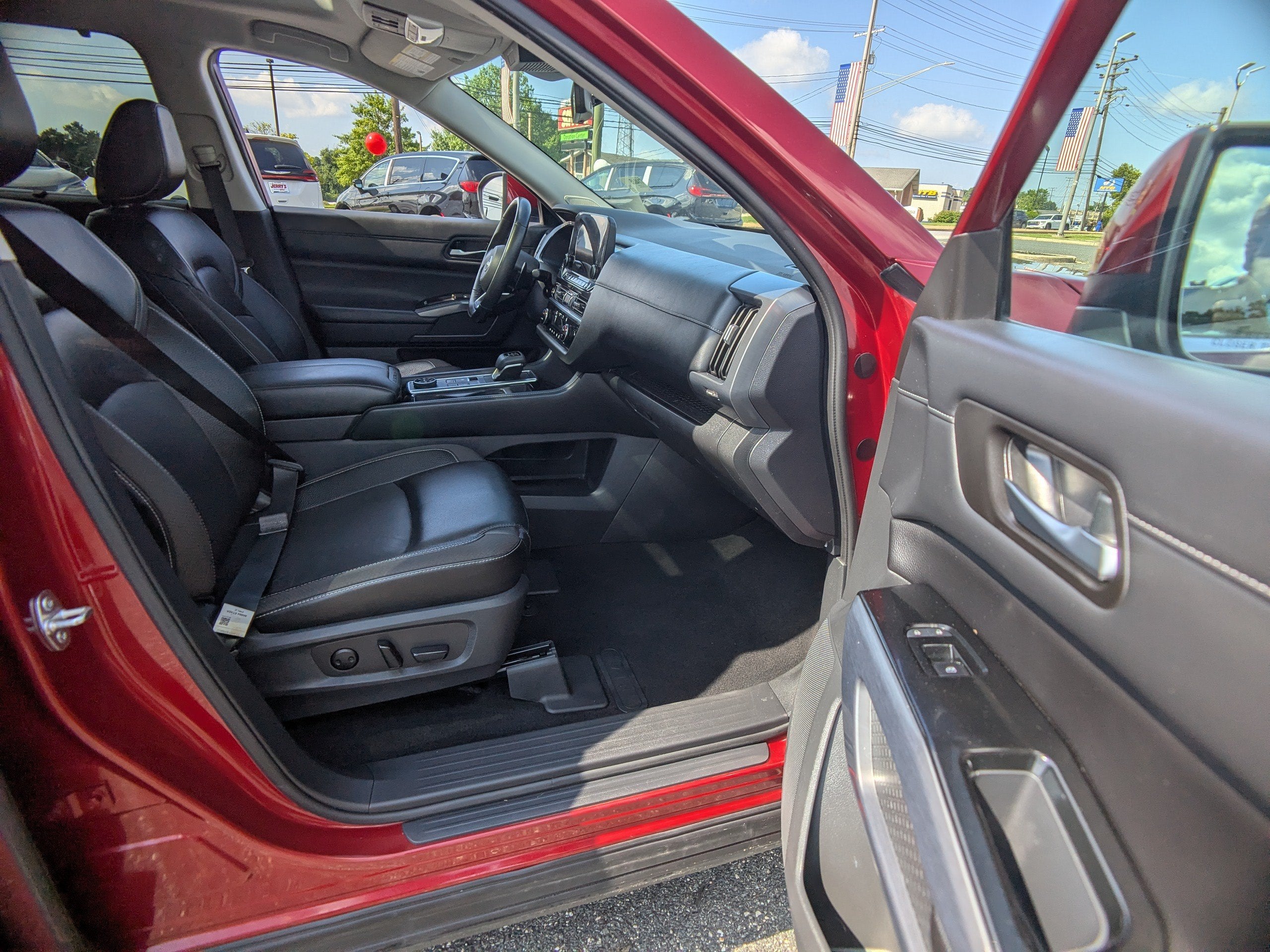 2023 Nissan Pathfinder SL 4WD