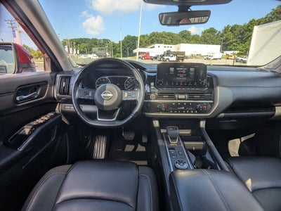 2023 Nissan Pathfinder SL 4WD