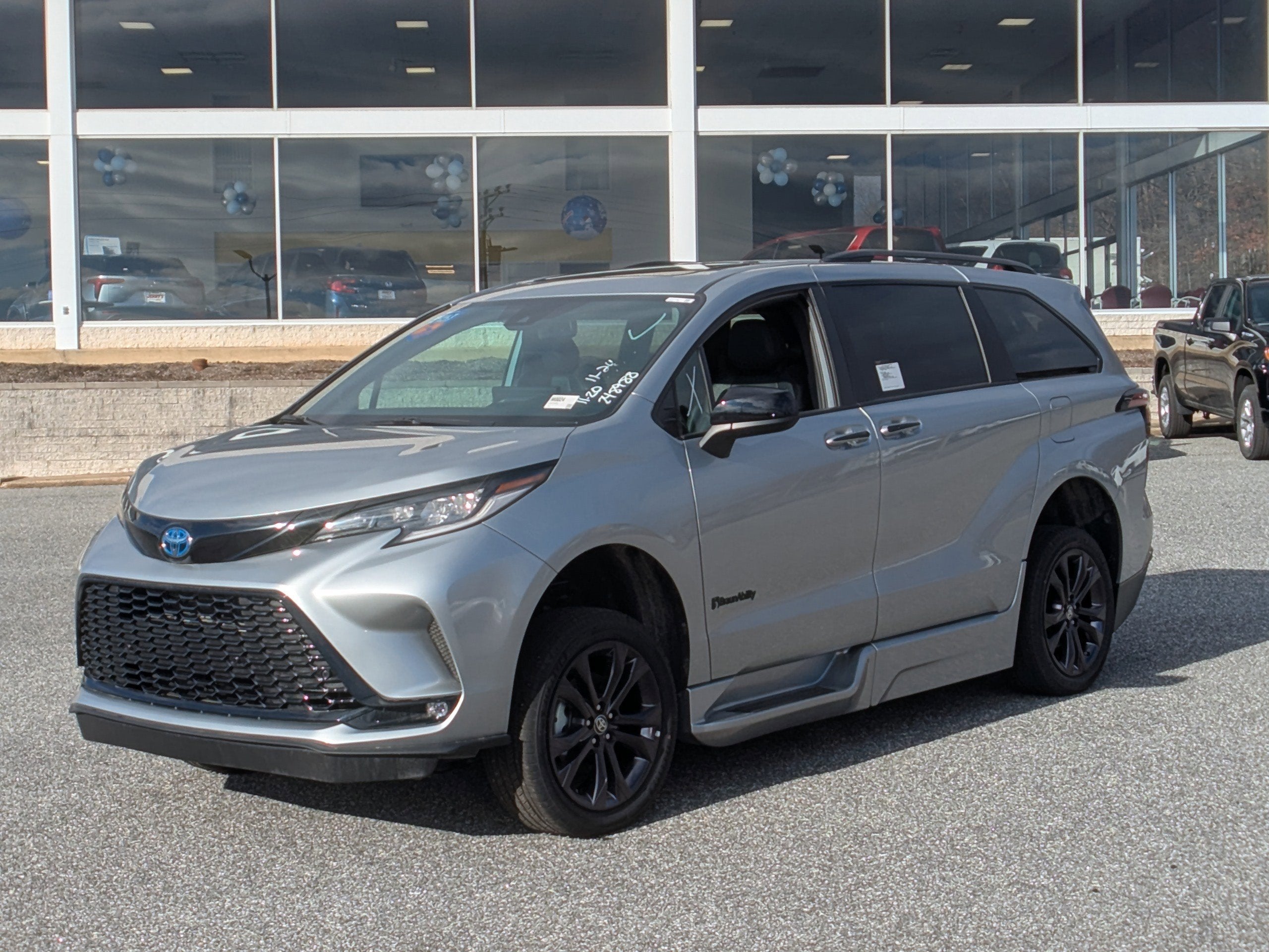 2025 Toyota Sienna XSE