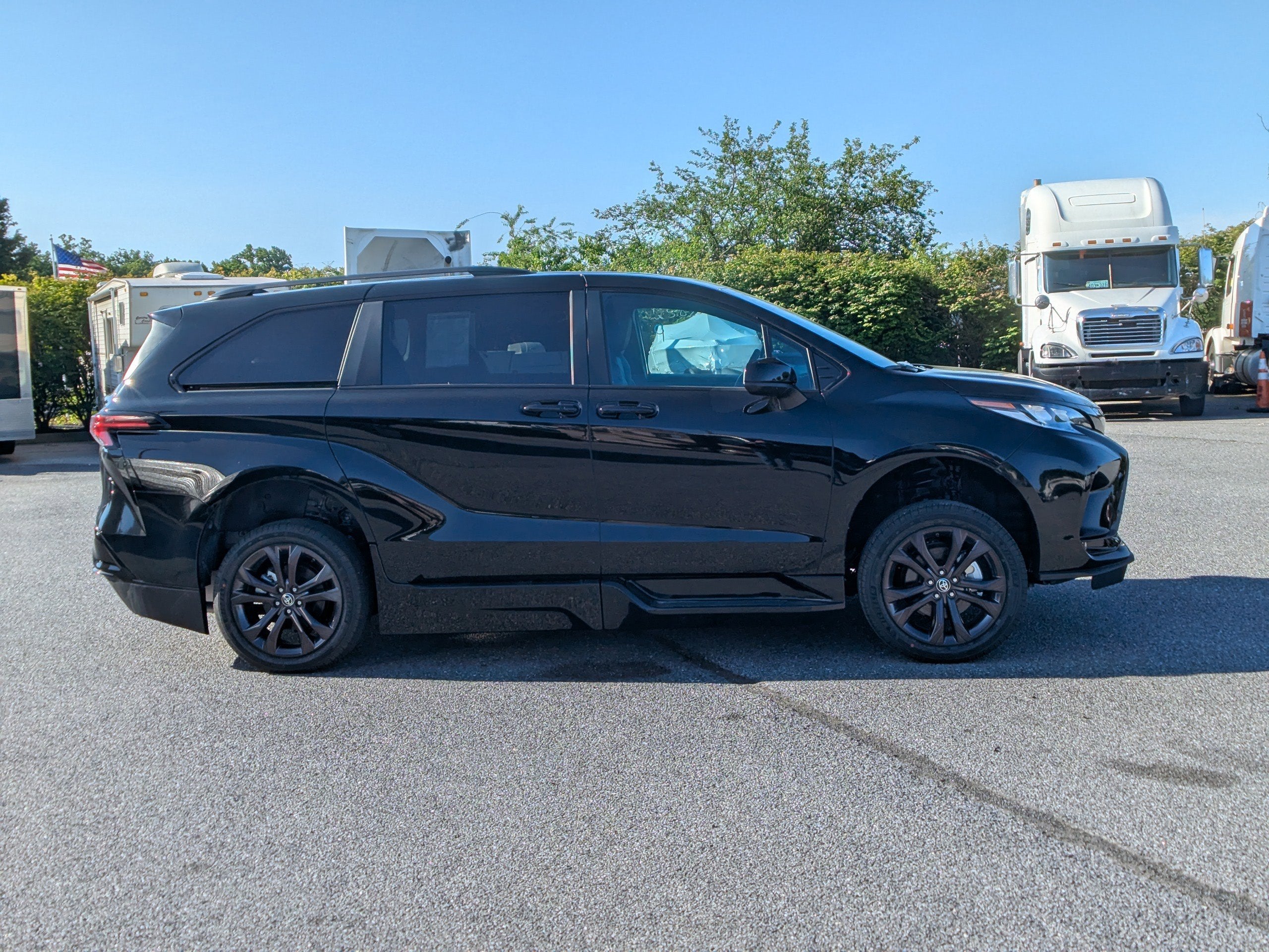 2025 Toyota Sienna XSE