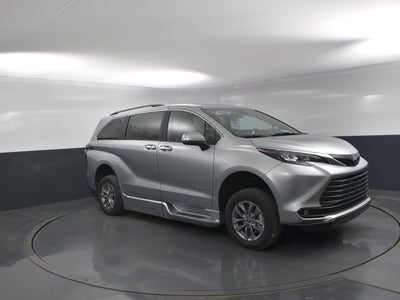 2025 Toyota Sienna XLE