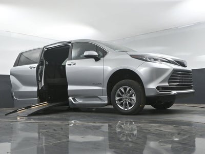 2025 Toyota Sienna XLE