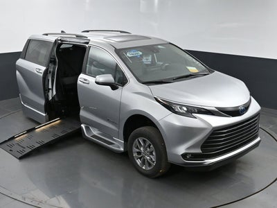 2025 Toyota Sienna XLE