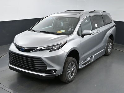 2025 Toyota Sienna XLE