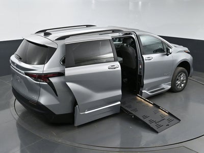 2025 Toyota Sienna XLE
