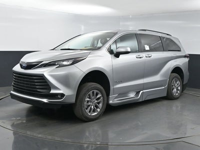 2025 Toyota Sienna XLE