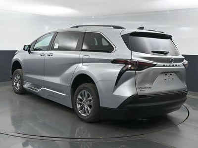 2025 Toyota Sienna XLE