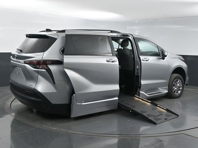 2025 Toyota Sienna XLE