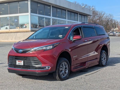 2024 Toyota Sienna XLE