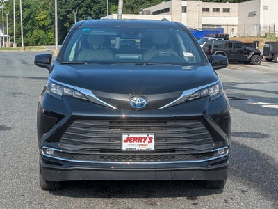 2024 Toyota Sienna XLE