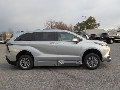 2025 Toyota Sienna LE