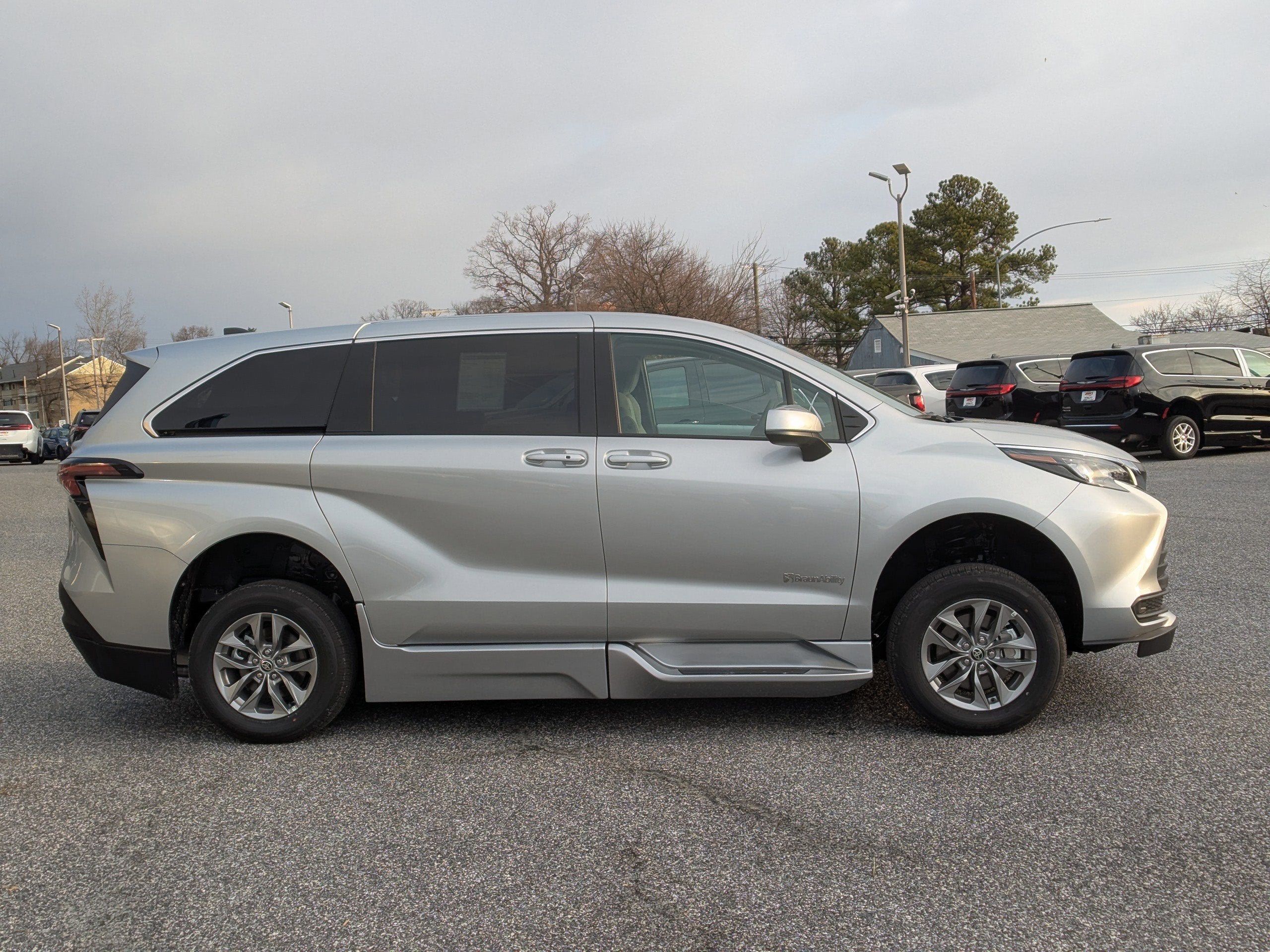 2025 Toyota Sienna LE
