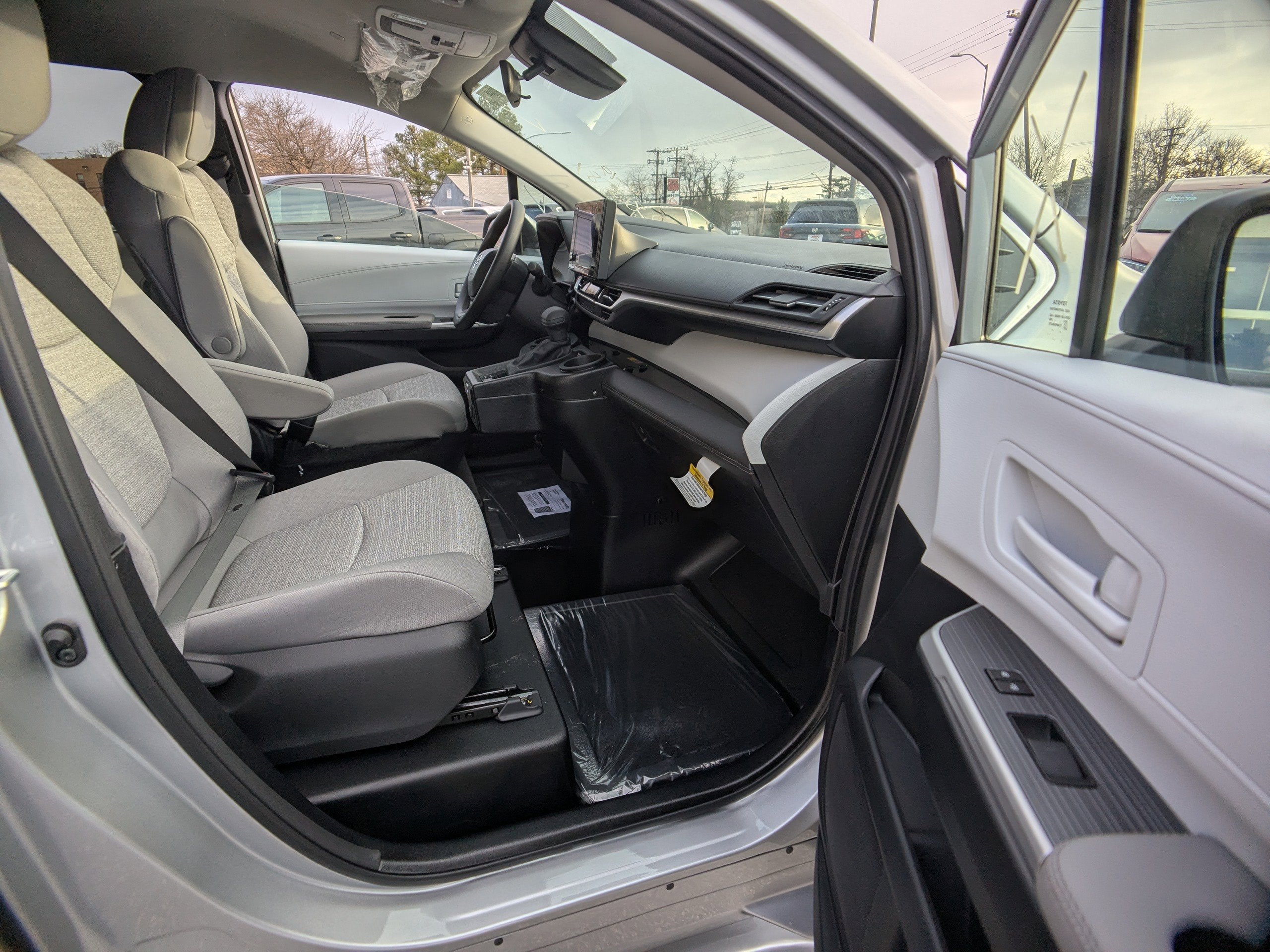 2025 Toyota Sienna LE