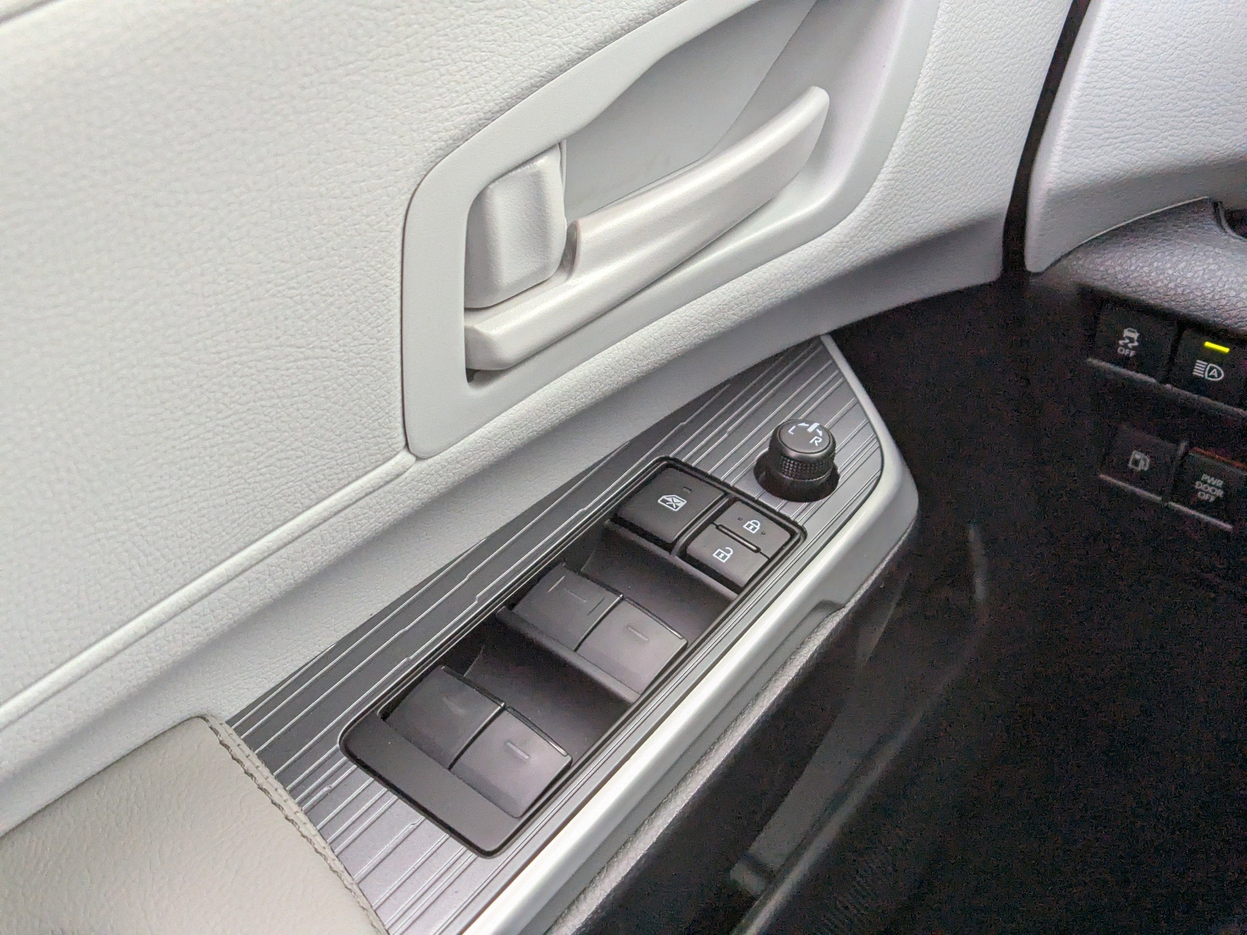 2025 Toyota Sienna LE