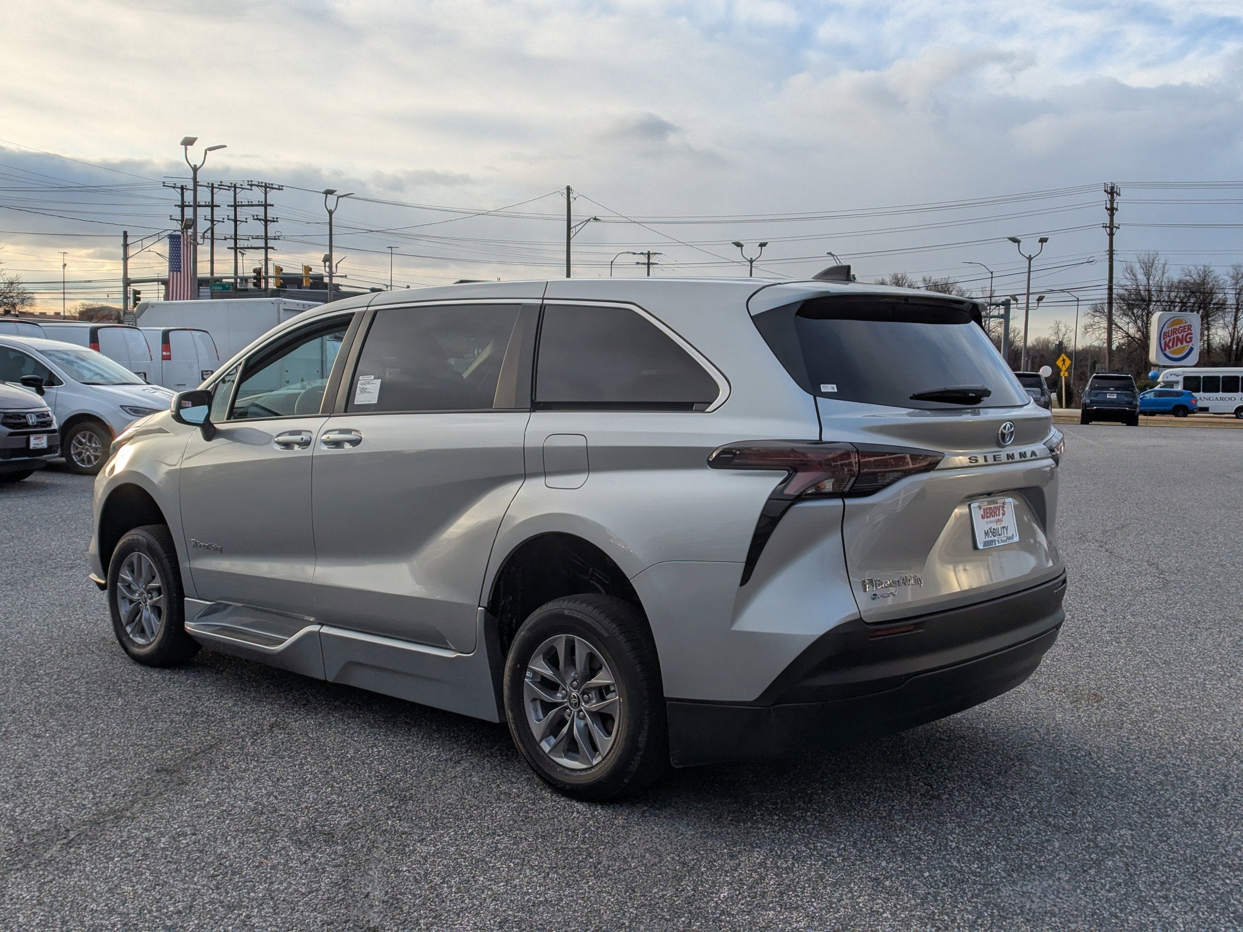 2025 Toyota Sienna LE