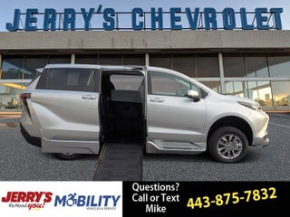 2025 Toyota Sienna LE