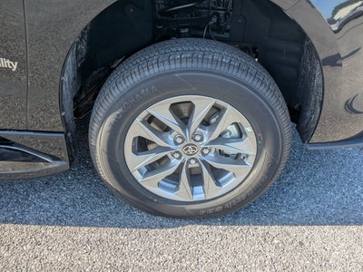 2025 Toyota Sienna LE