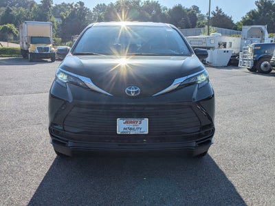 2025 Toyota Sienna LE