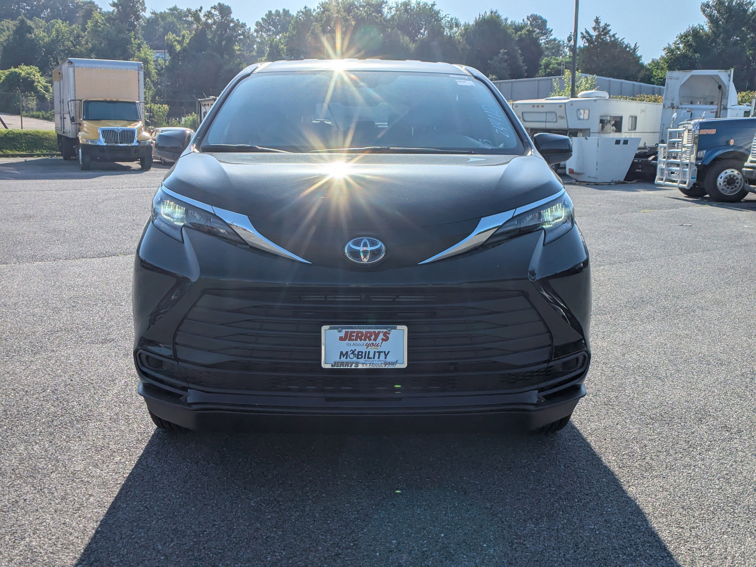 2025 Toyota Sienna LE