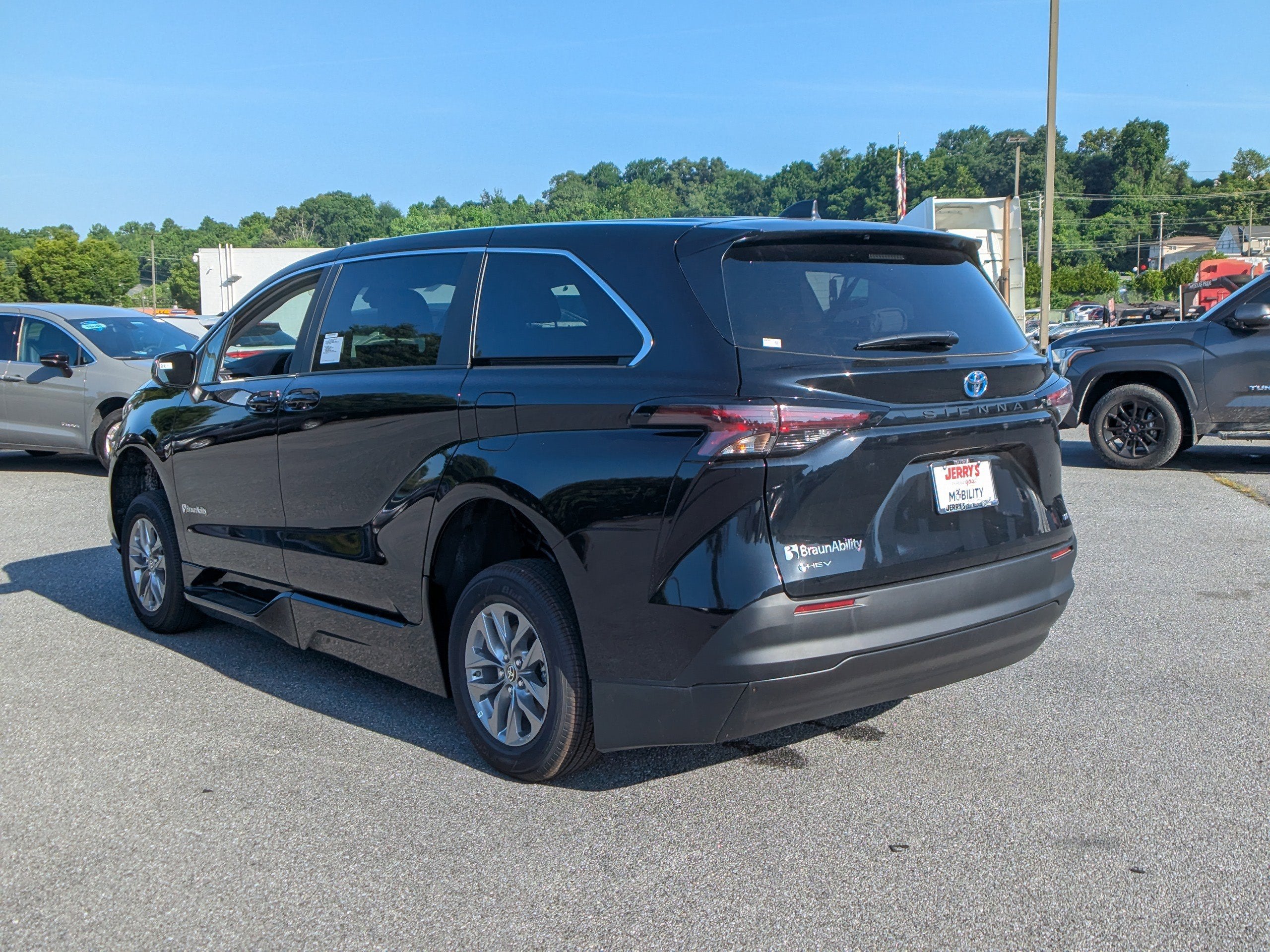 2025 Toyota Sienna LE