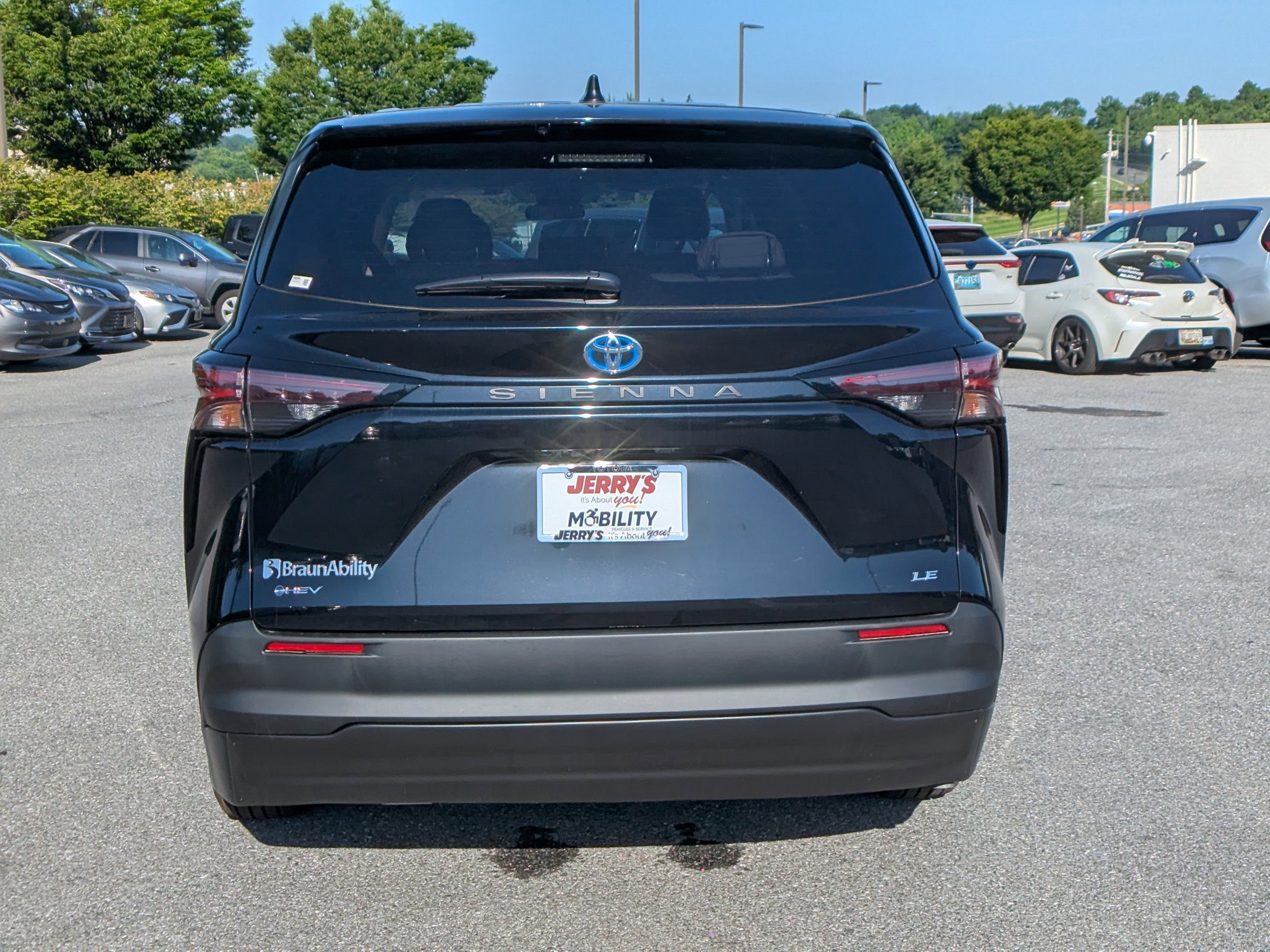 2025 Toyota Sienna LE