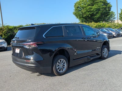 2025 Toyota Sienna LE