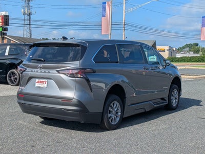 2026 Toyota Sienna LE