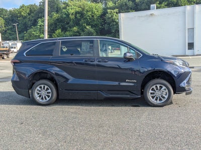 2026 Toyota Sienna LE