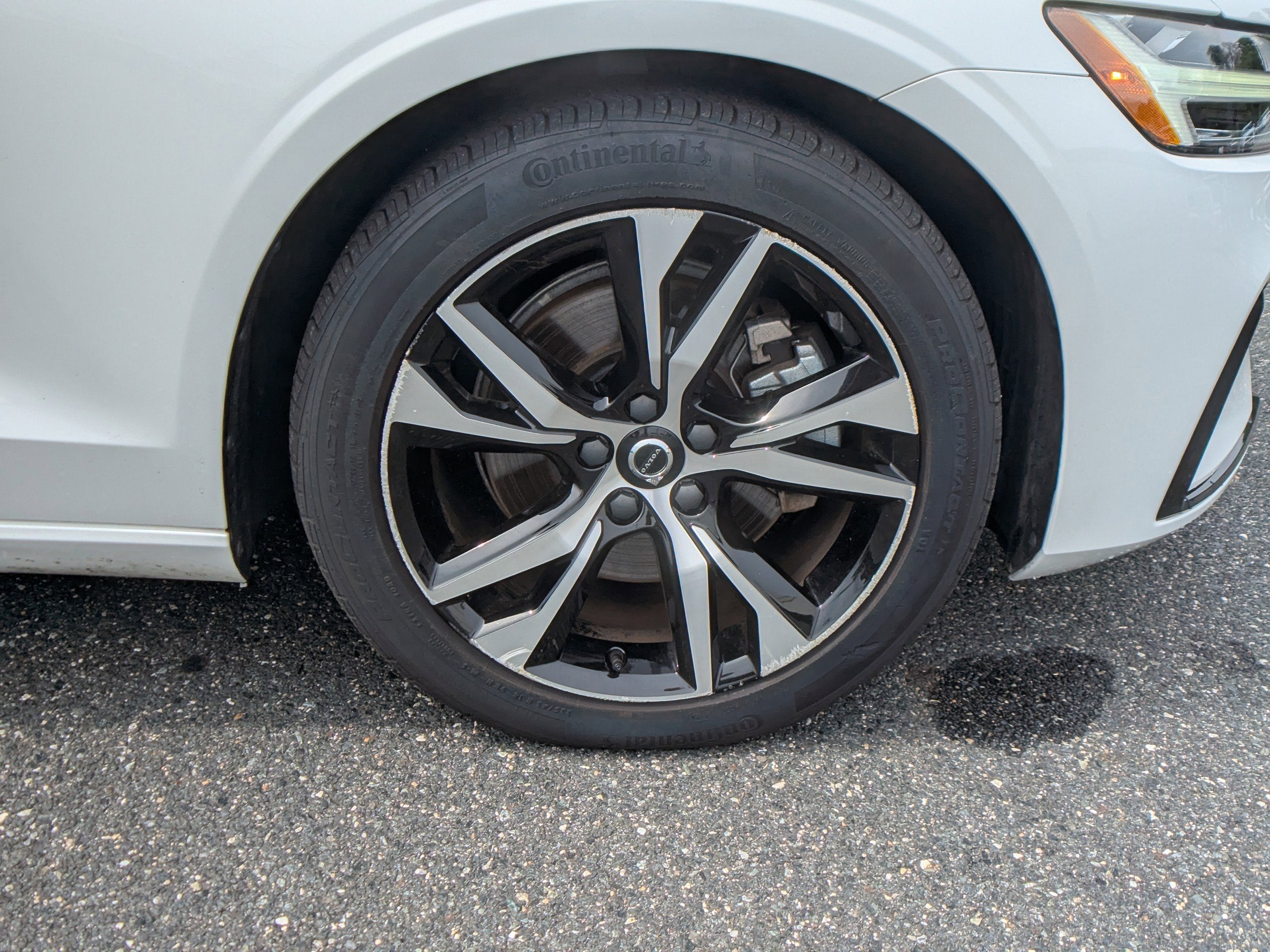 2024 Volvo S60 Core Dark Theme